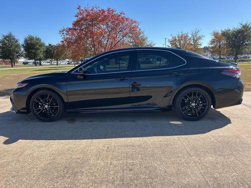 2024 Toyota Camry Hybrid SE