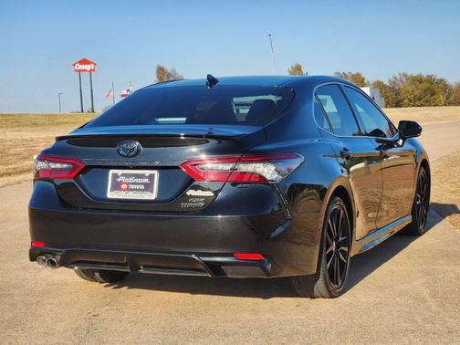 2024 Toyota Camry Hybrid SE