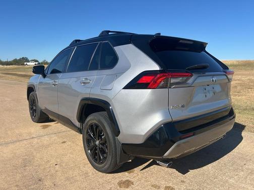 2022 Toyota RAV4 Hybrid SE