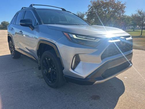 2022 Toyota RAV4 Hybrid SE