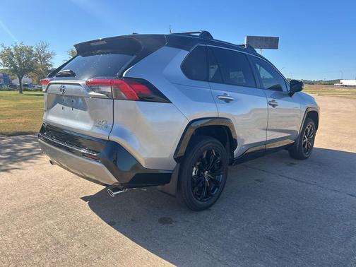 2022 Toyota RAV4 Hybrid SE