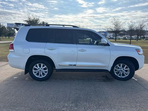 2021 Toyota Land Cruiser Base