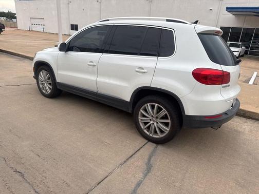 Pure White 2015 Volkswagen Tiguan Auto SE w/Appearance
