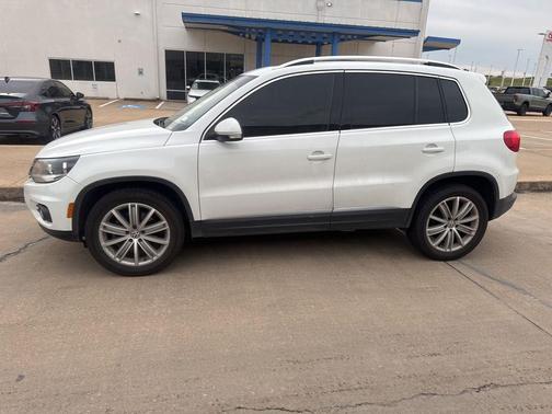Pure White 2015 Volkswagen Tiguan Auto SE w/Appearance