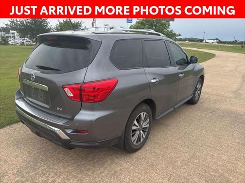 2017 Nissan Pathfinder SV