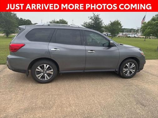 2017 Nissan Pathfinder SV