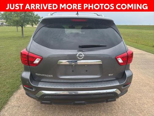 2017 Nissan Pathfinder SV