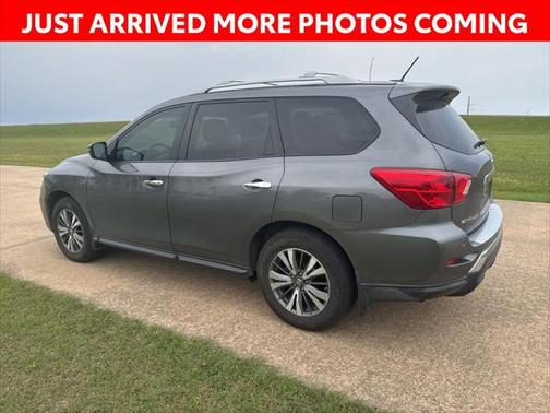 2017 Nissan Pathfinder SV