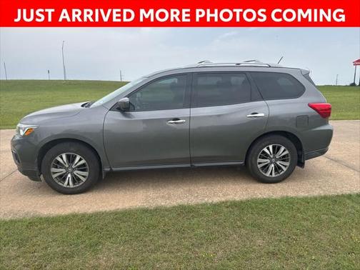 2017 Nissan Pathfinder SV