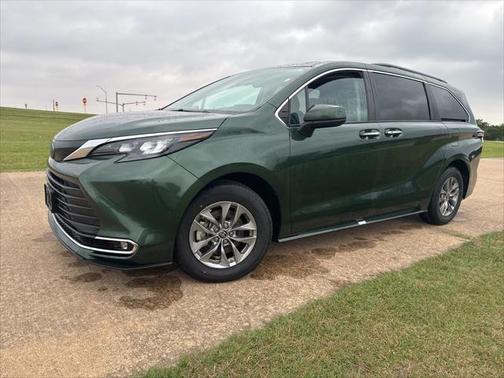 2024 Toyota Sienna XLE 7 Passenger