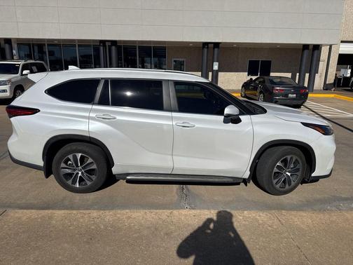2023 Toyota Highlander Hybrid XLE