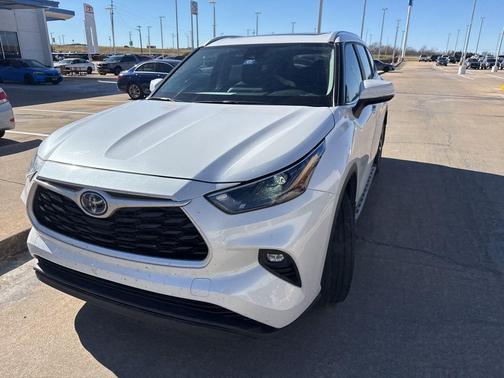 2023 Toyota Highlander Hybrid XLE