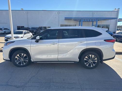 2023 Toyota Highlander Hybrid XLE