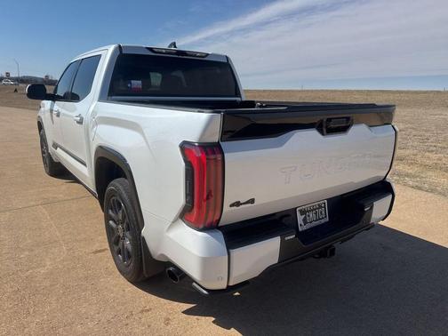 2024 Toyota Tundra Hybrid Platinum