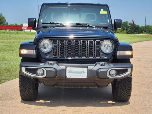 Black Clearcoat 2024 Jeep Gladiator Texas Trail