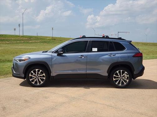2025 Toyota Corolla Cross XLE