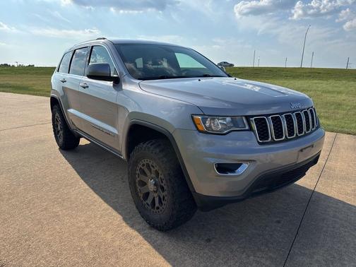 2020 Jeep Grand Cherokee Laredo