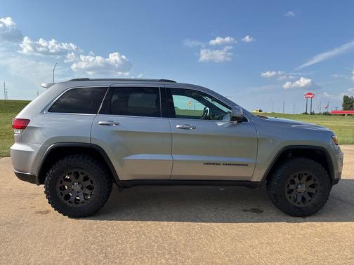 2020 Jeep Grand Cherokee Laredo