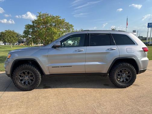 2020 Jeep Grand Cherokee Laredo