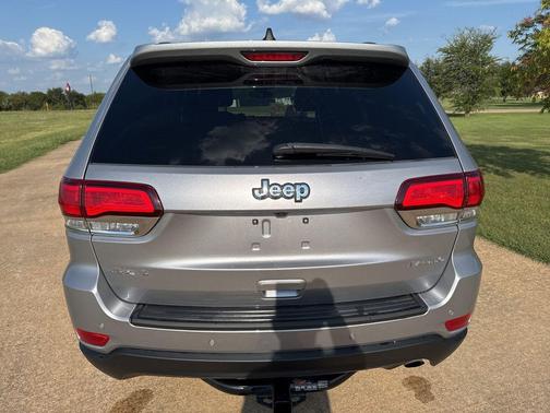 2020 Jeep Grand Cherokee Laredo