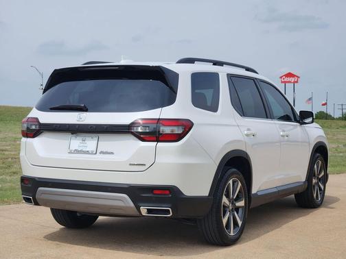 Platinum White Pearl 2023 Honda Pilot Touring 8-Passenger