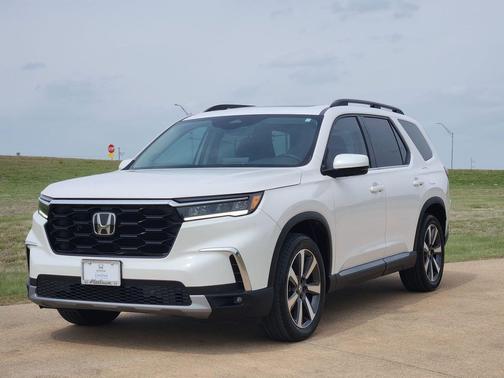 Platinum White Pearl 2023 Honda Pilot Touring 8-Passenger