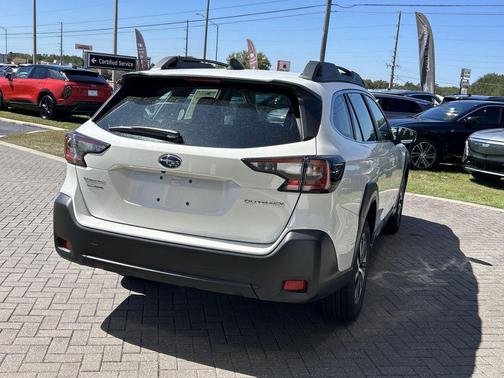 2025 Subaru Outback Base