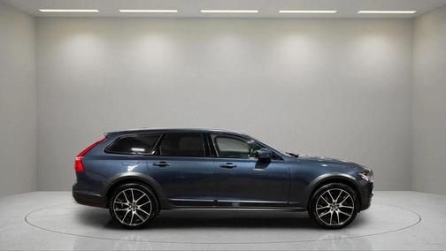 2018 Volvo V90 Cross Country T6