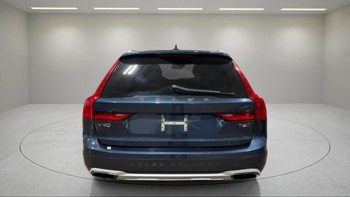 2018 Volvo V90 Cross Country T6