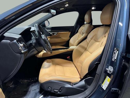 2018 Volvo V90 Cross Country T6