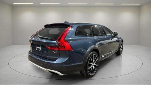 2018 Volvo V90 Cross Country T6