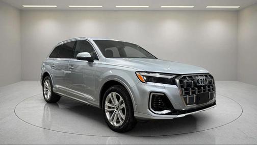 Satellite Silver Metallic 2025 Audi Q7 55 Premium Plus