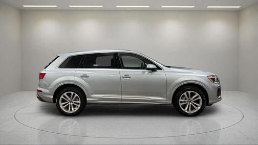 Satellite Silver Metallic 2025 Audi Q7 55 Premium Plus