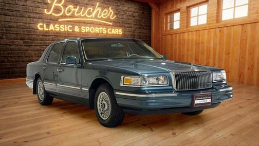 GREEN 1996 Lincoln Town Car Executive