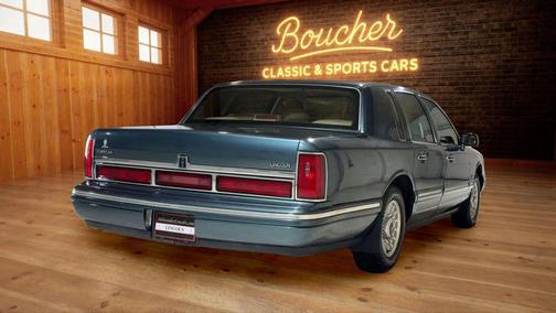 GREEN 1996 Lincoln Town Car Executive
