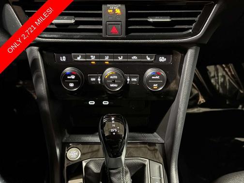 Pure White 2024 Volkswagen Taos 1.5T SE