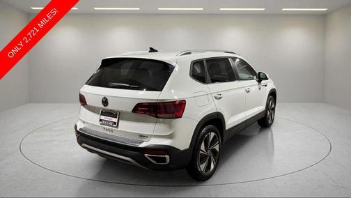 Pure White 2024 Volkswagen Taos 1.5T SE