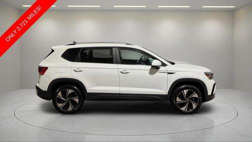Pure White 2024 Volkswagen Taos 1.5T SE