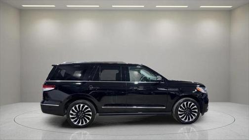 2022 Lincoln Navigator Black Label