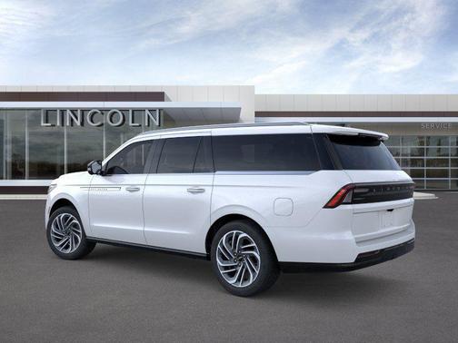 CRYSTAL WHITE METALLIC CC 2026 Lincoln Navigator Reserve