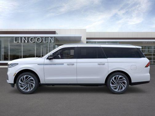 CRYSTAL WHITE METALLIC CC 2026 Lincoln Navigator Reserve