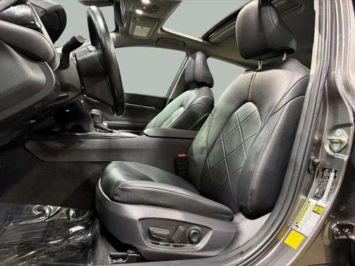 2019 Toyota Camry Hybrid XLE