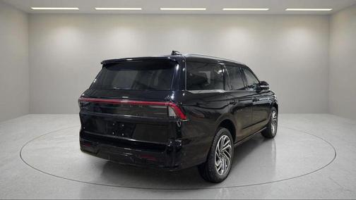 INFINITE BLACK MET CC 2025 Lincoln Navigator Reserve