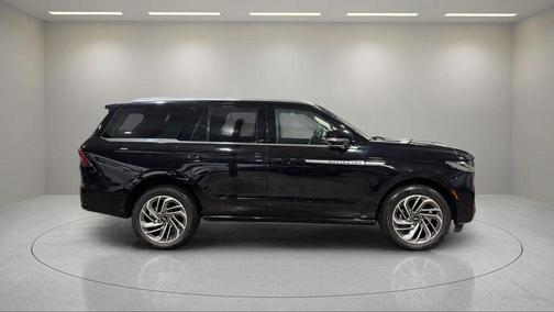 INFINITE BLACK MET CC 2025 Lincoln Navigator Reserve