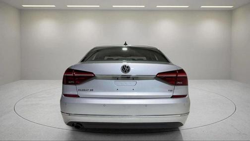 2017 Volkswagen Passat 1.8T SE w/Technology