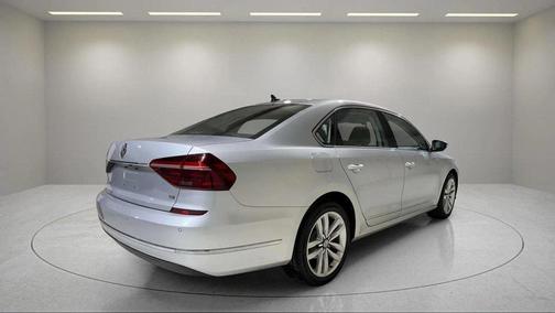 2017 Volkswagen Passat 1.8T SE w/Technology