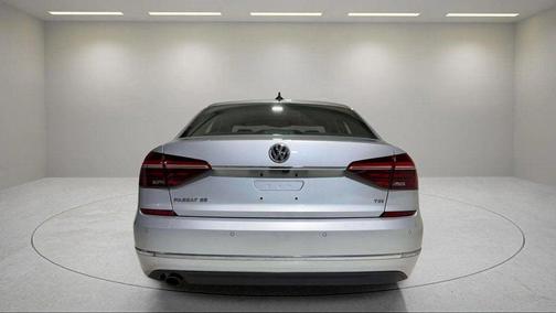 2017 Volkswagen Passat 1.8T SE w/Technology