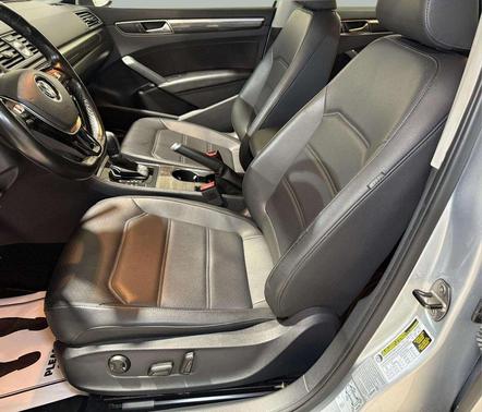 2017 Volkswagen Passat 1.8T SE w/Technology