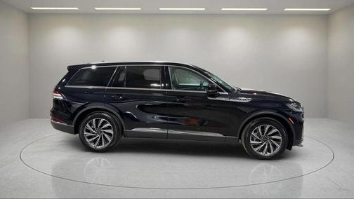 INFINITE BLACK MET CC 2025 Lincoln Aviator Livery