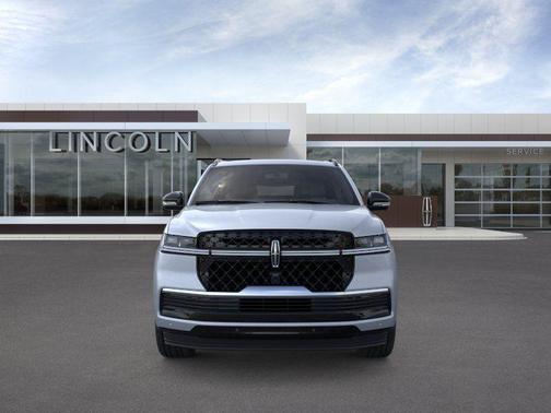 Gray Mist Metallic Tri-Coat 2026 Lincoln Navigator Reserve